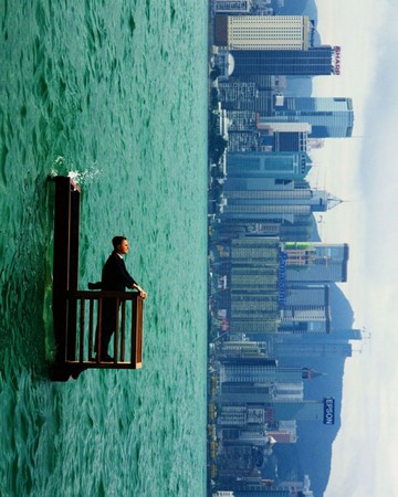 Philippe Ramette n°2 Baie de Honh Kong 2001