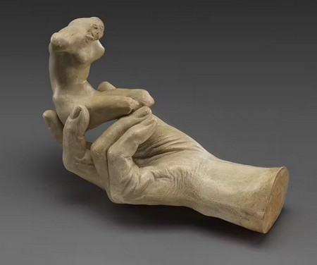 Moulage de la main de Rodin tenant un torse féminin